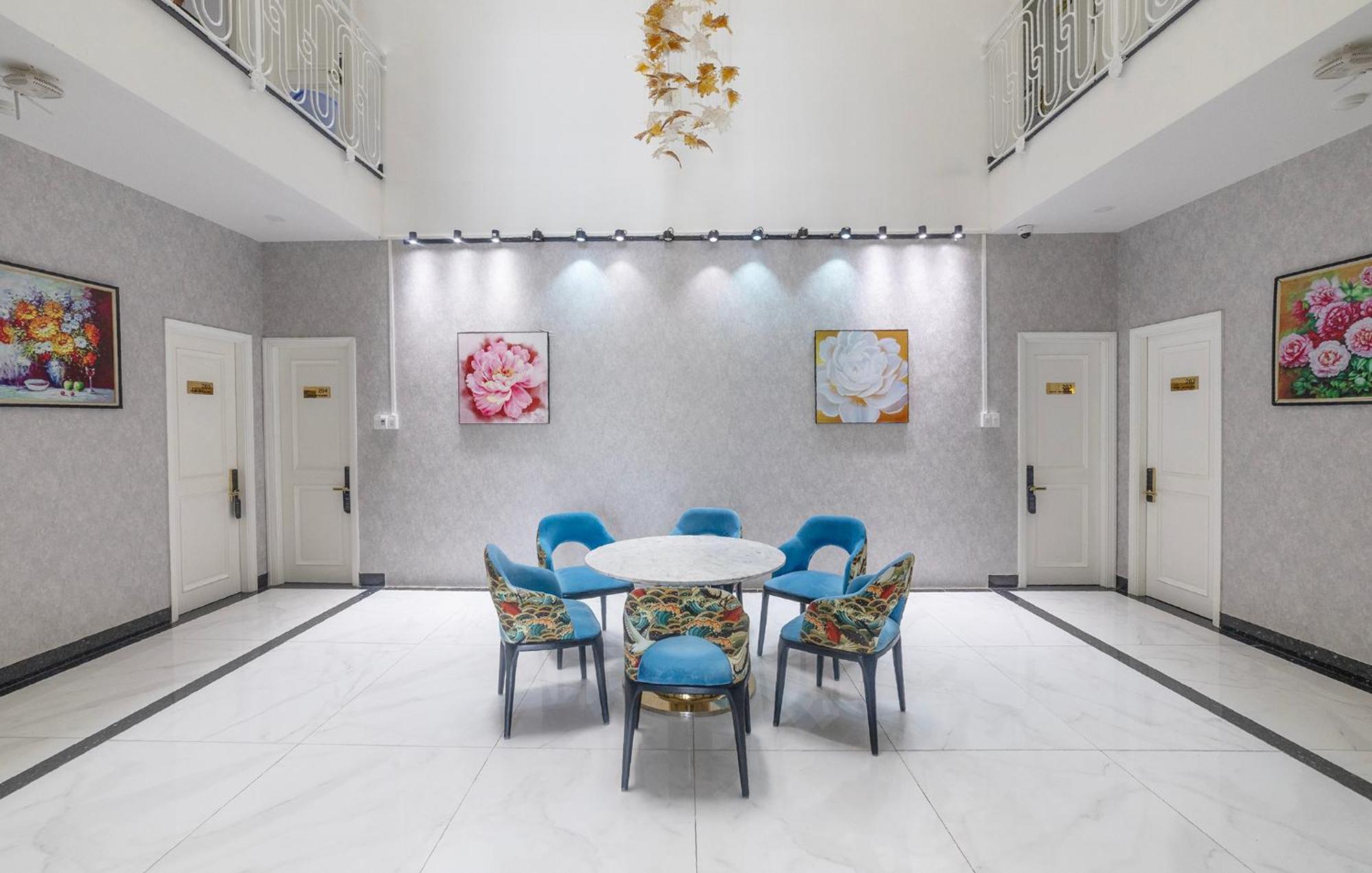 Tiffany & Restaurant Hotel